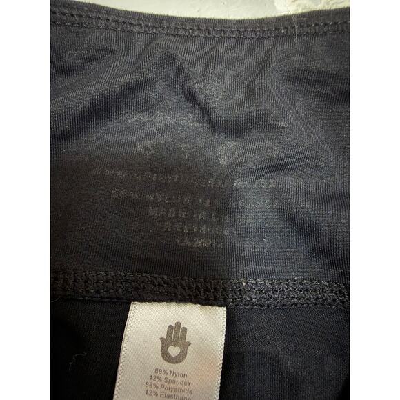 EUC Spiritual Gangster Namaste leggings black w white print on rear yoga sz M - Picture 4 of 7